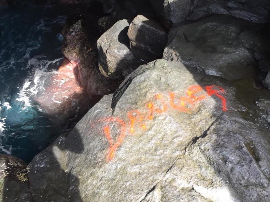 Aviso desafortunado en una cueva de Santiago del Teide (Tenerife)