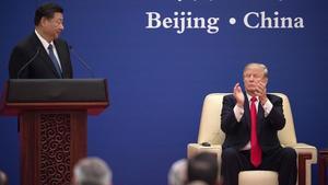 zentauroepp40871512 us president donald trump  r  applauds at the end of china s171109092600