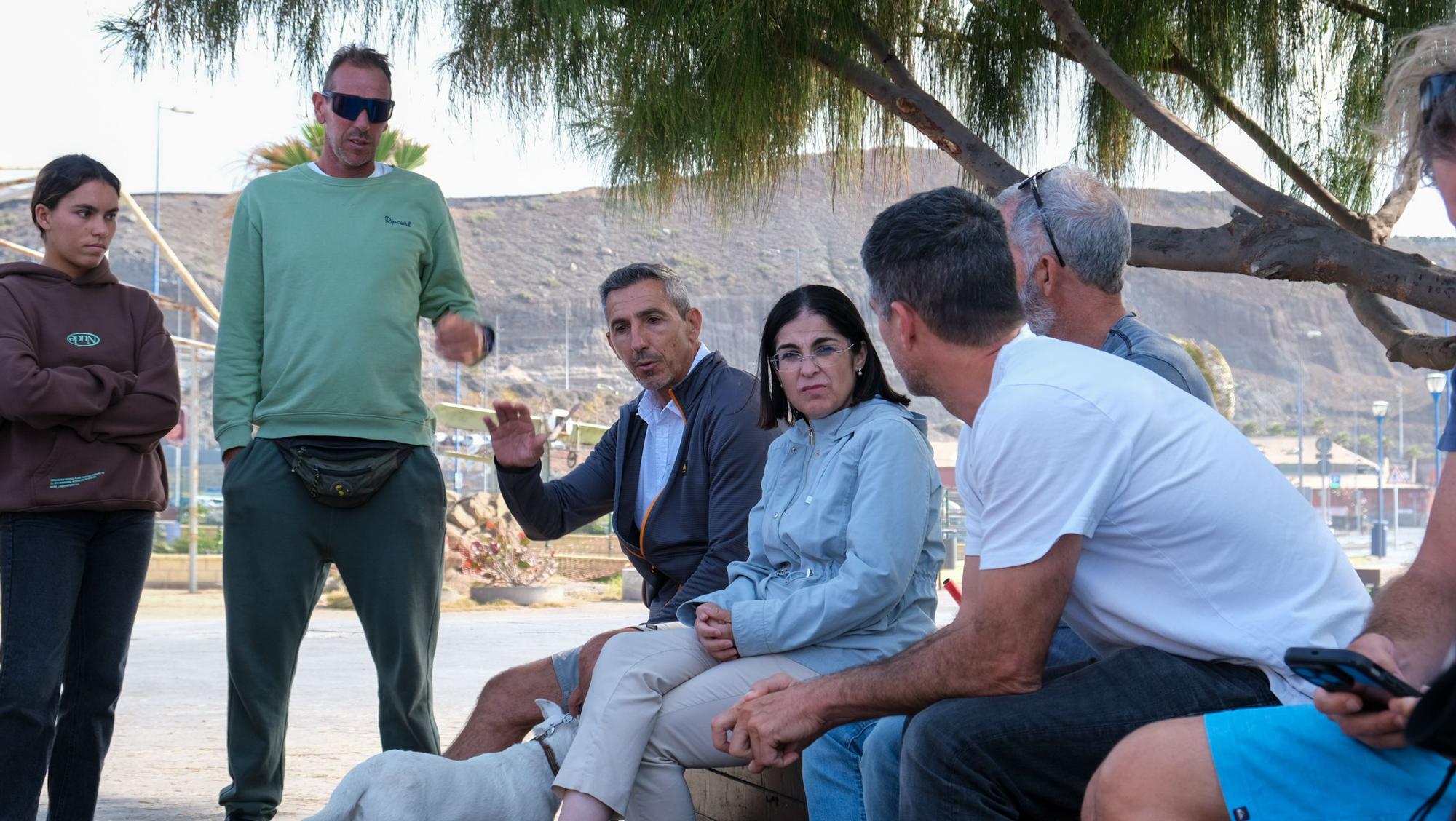 Encuentro de Carolina Darias con surfistas en la zona del Lloret