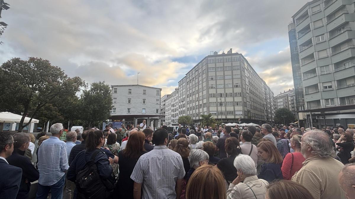 Concentración de vecinos este lunes en la Praza Roxa