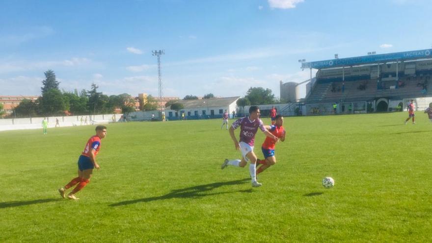 Imagen del duelo entre CD Benavente y Palencia CF disputado ayer