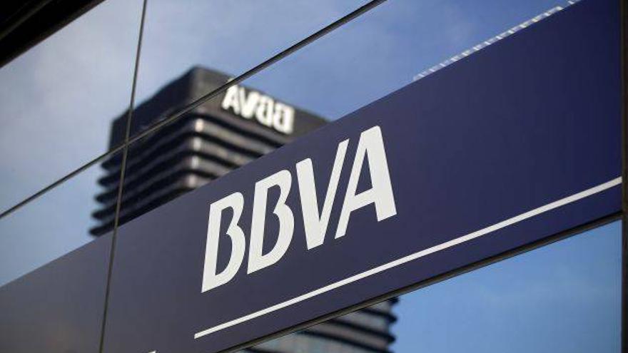 El BBVA retrasa la edad de jubilación del presidente y los consejeros a 75 años