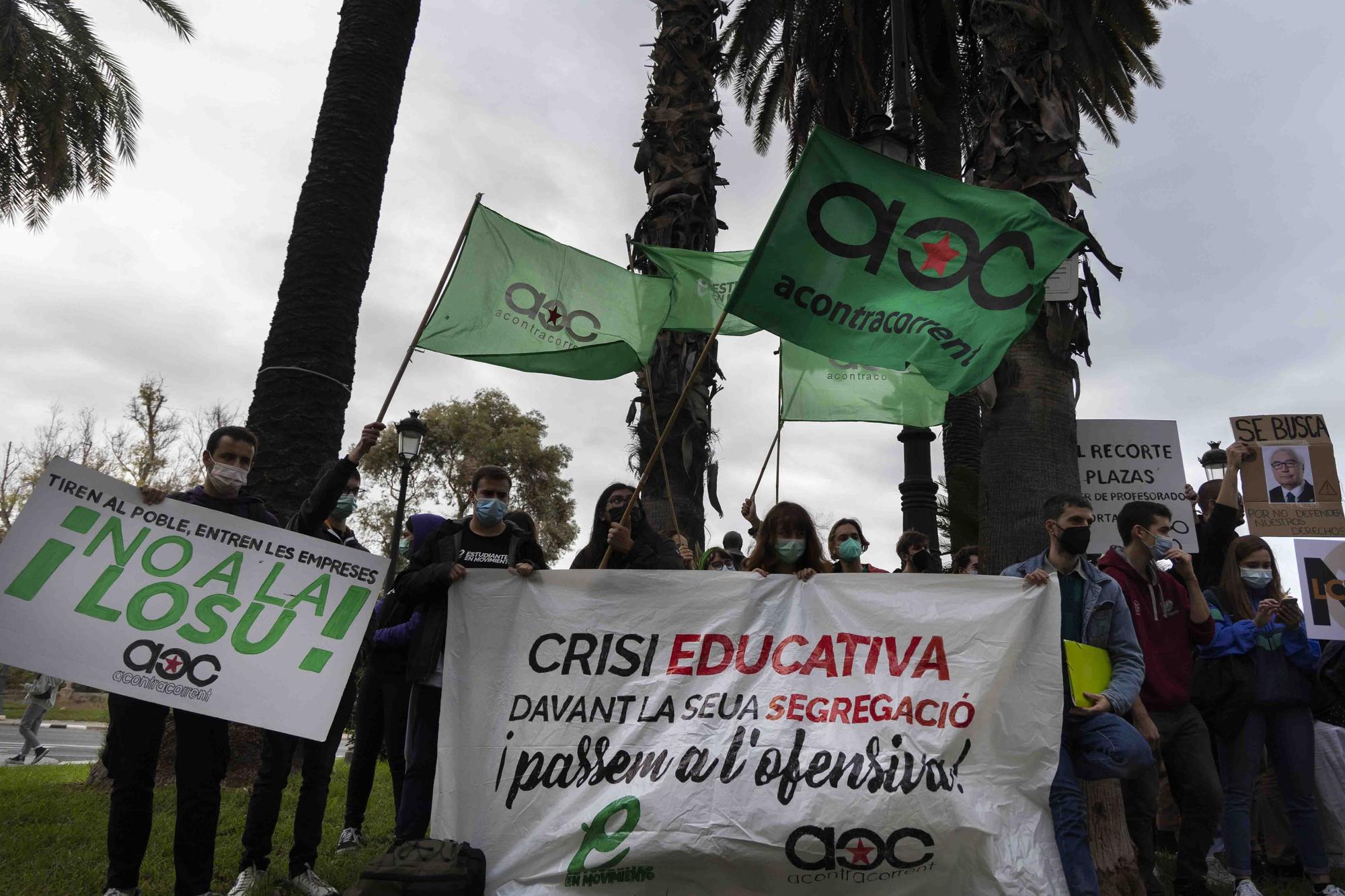 Los universitarios se manifiestan contra la "ley Castells"