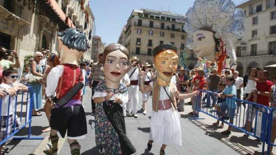 Las manifestaciones festivas y culturales tendrán este año menos ayudas económicas.