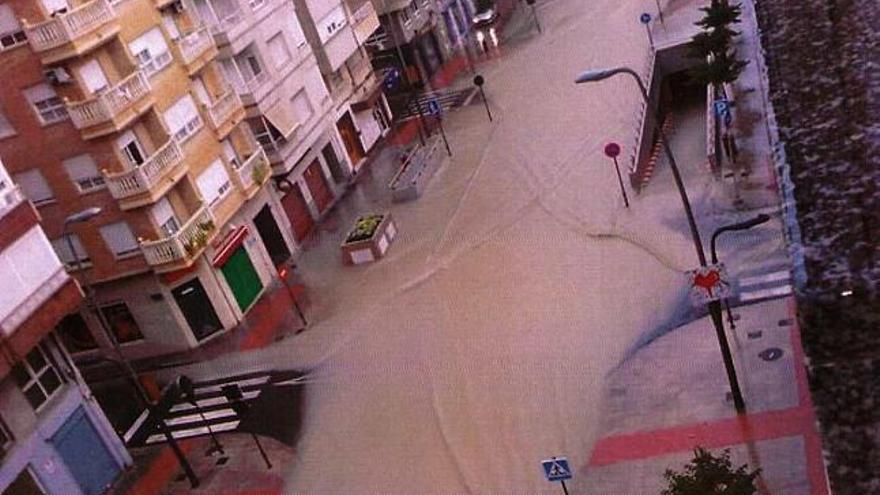 Vista de la Gran Avenida inundada por las lluvias.