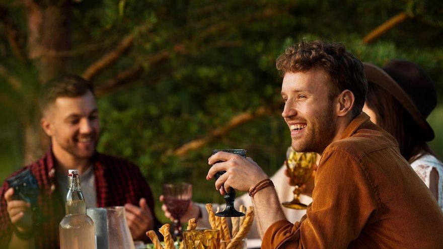 ¿Batería social al 1%? Un creador de contenido da las claves para echar a tus invitados de manera asertiva