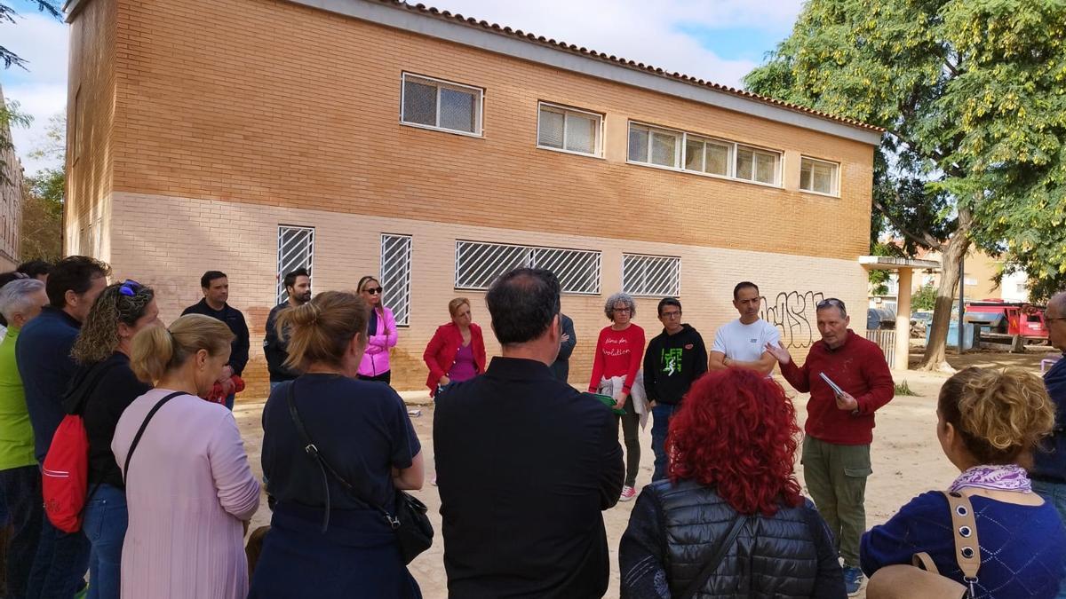 Miembros de la plataforma de damnificados en una de las primeras asambleas.