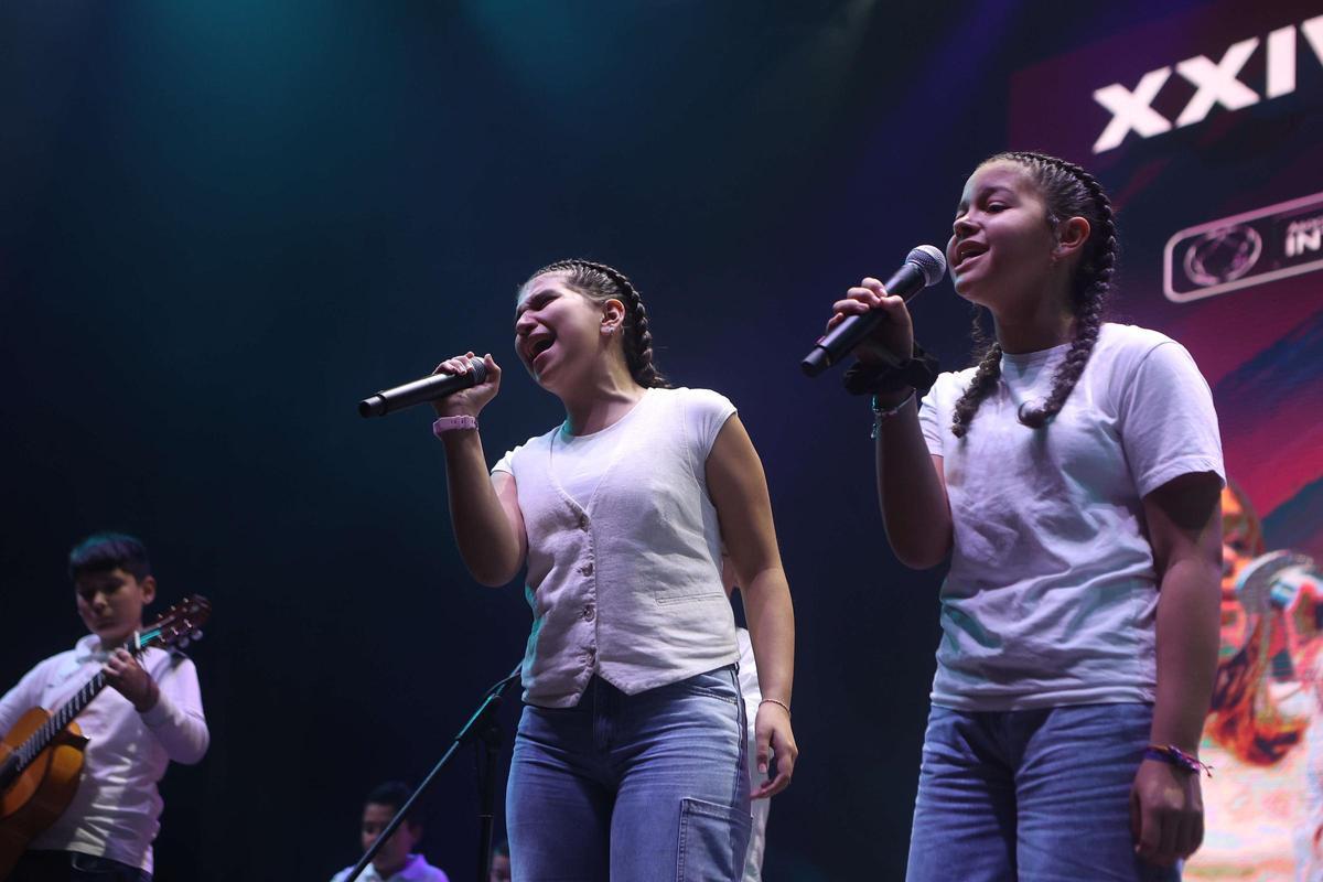 El Festival Intercentros 2026 llenó de colorido y solidaridad el Coliseum