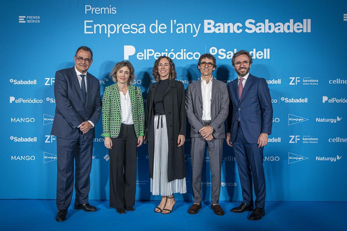 Albert Sáez, director de EL PERIÓDICO; Ainhoa Sarasola, directora editorial en Prensa Ibérica; Sonia Samper y Lucas Carné, de la empresa 011, y Aitor Moll, consejero delegado de Prensa Ibérica