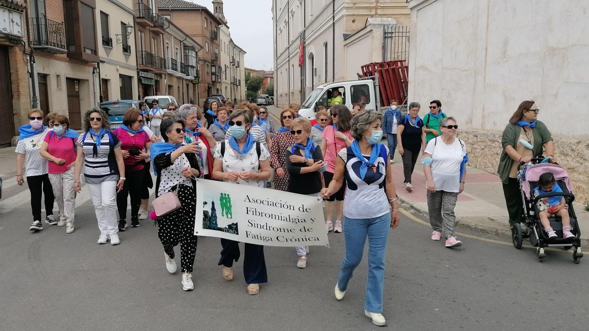 Socias de Fibrotoro inician la marcha urbana para divulgar su actividad y dar visibilidad a la enfermedad