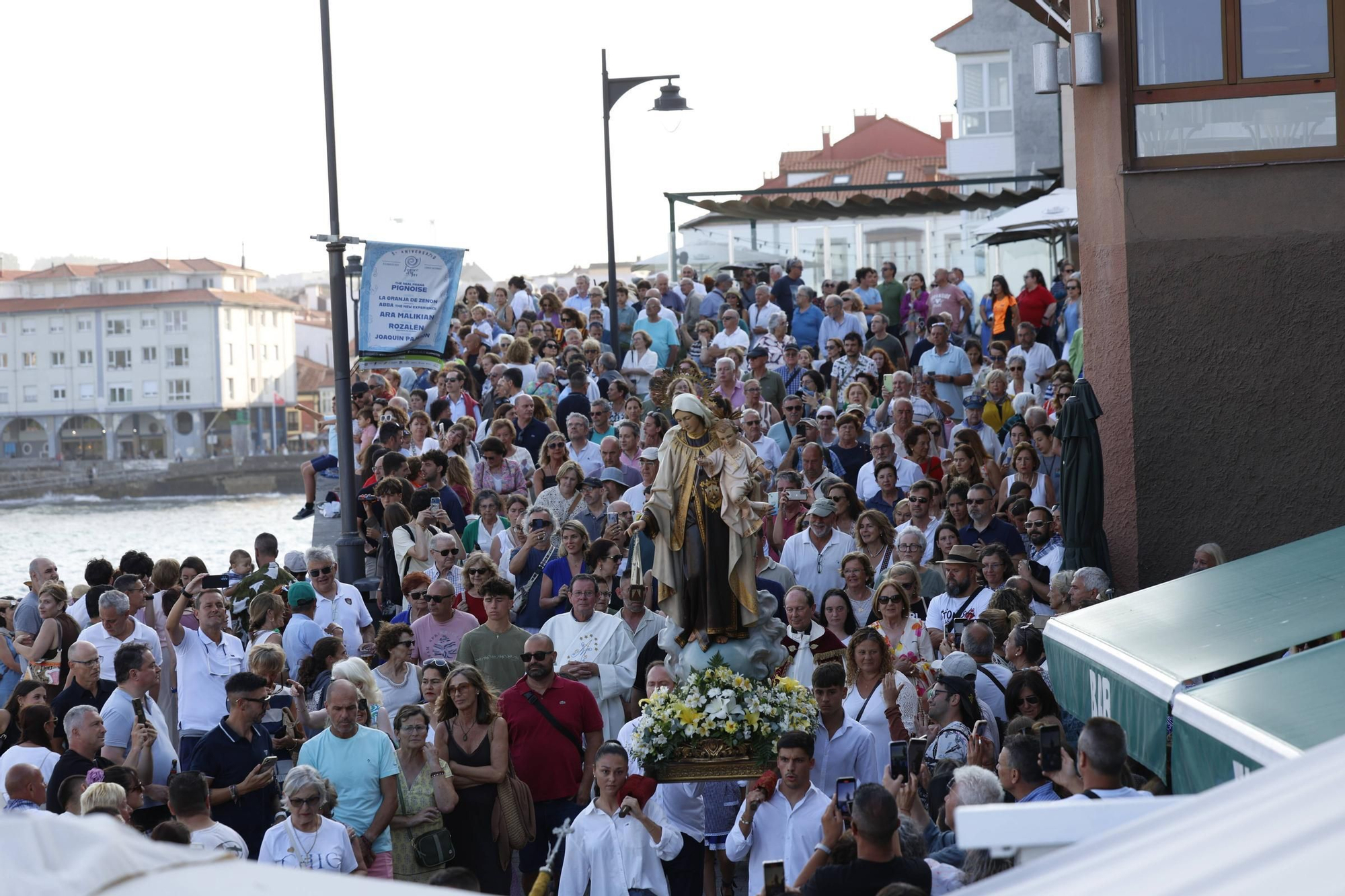 EN IMÁGENES: Multitudinaria procesión del Carmen en Luanco