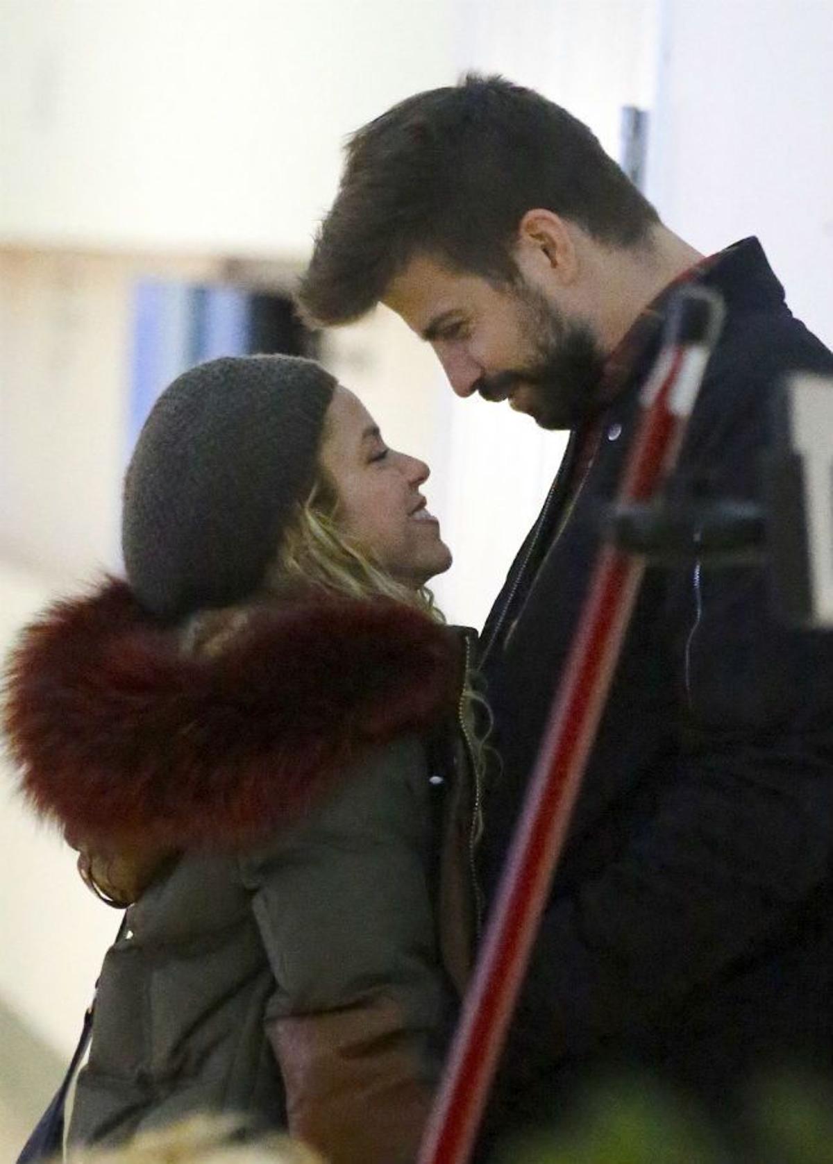 Shakira y Piqué, dos enamorados en el aeropuerto