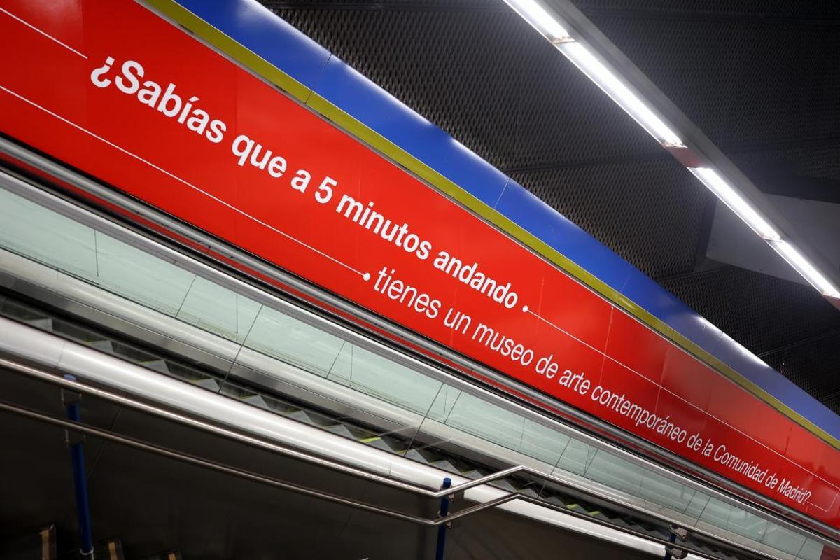La Comunidad de Madrid decora la estación de Metro Móstoles Central con imágenes de la colección del Museo Centro de Arte Dos de Mayo (CA2M).