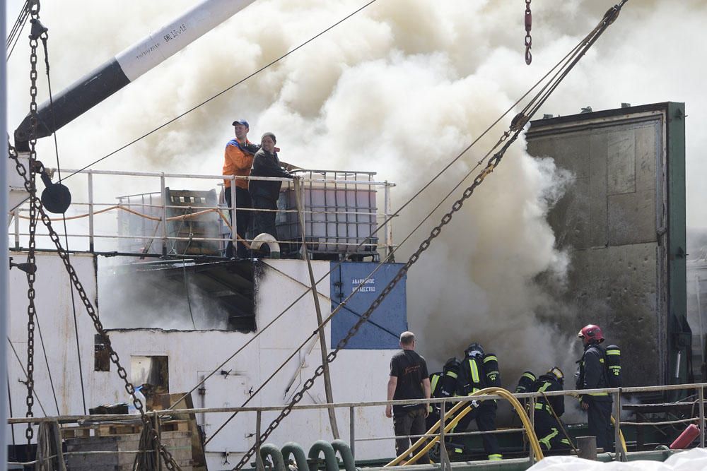 Incendio de un pesquero ruso en el Puerto