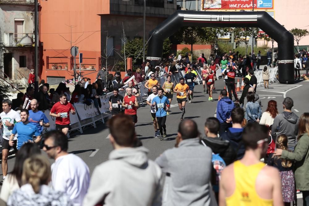 Más de dos mil deportistas corrieron esta mañana en la prueba que discurría por el centro de la ciudad del Louro