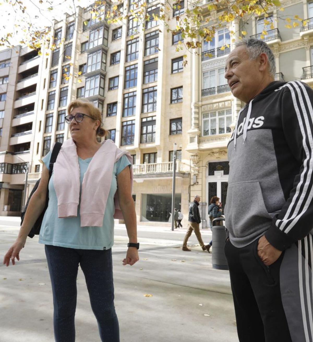 Un termómetro en el cruce entre las calles Uría y Toreno, en Oviedo, a las siete de la tarde de ayer.