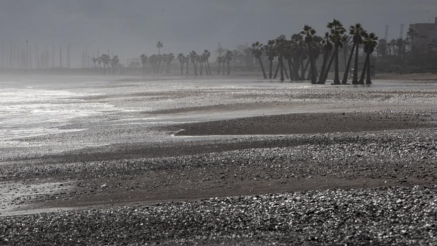 El temporal agrava la situación de la playa de Canet d'En Berenguer.