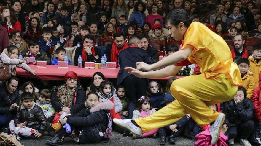 Una actuación durante los festejos del Año Nuevo chino en Lugones, el pasado febrero.