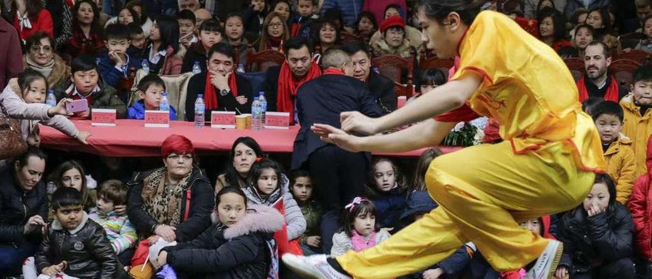 Una actuación durante los festejos del Año Nuevo chino en Lugones, el pasado febrero.