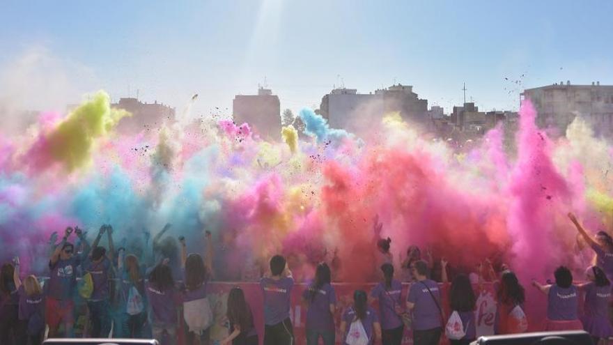La Holi Run llena de atletas y de colores las calles de València -  Levante-EMV