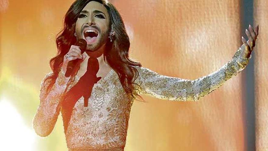 Conchita durante su actuación en Eurovisión // AP PHOTO