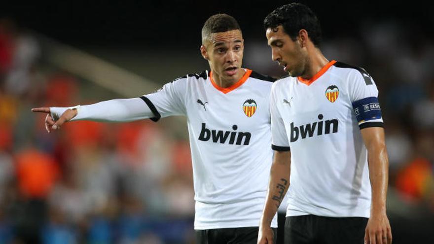 Rodrigo y Parejo, en el partido jugado en Mestalla contra el Ajax