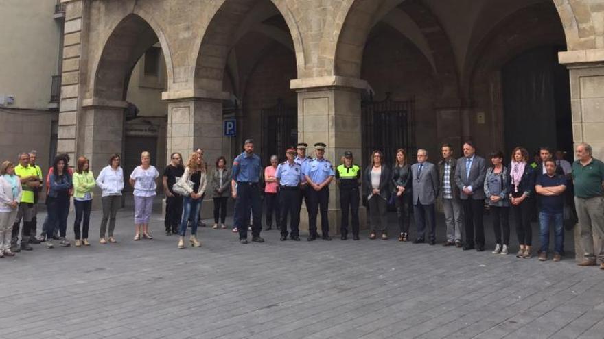 Moment del minut de silenci a la plaça Major de Manresa.