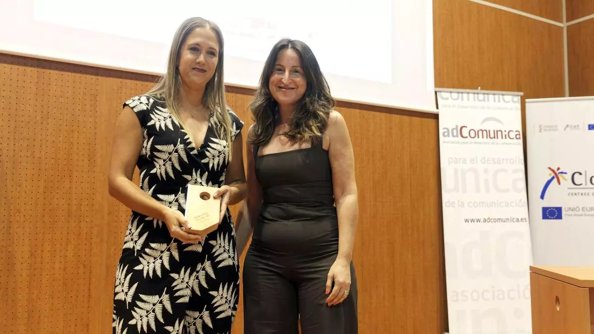 La periodista de 'Mediterráneo' Núria Balaguer recoge el premio Paco Pascual por su trabajo sobre la violencia de género