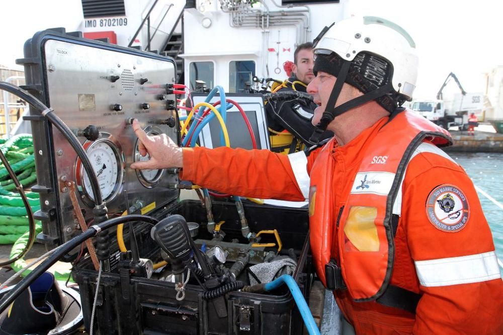 Jornada de limpieza del fondo del Faro de la Curra en Cartagena