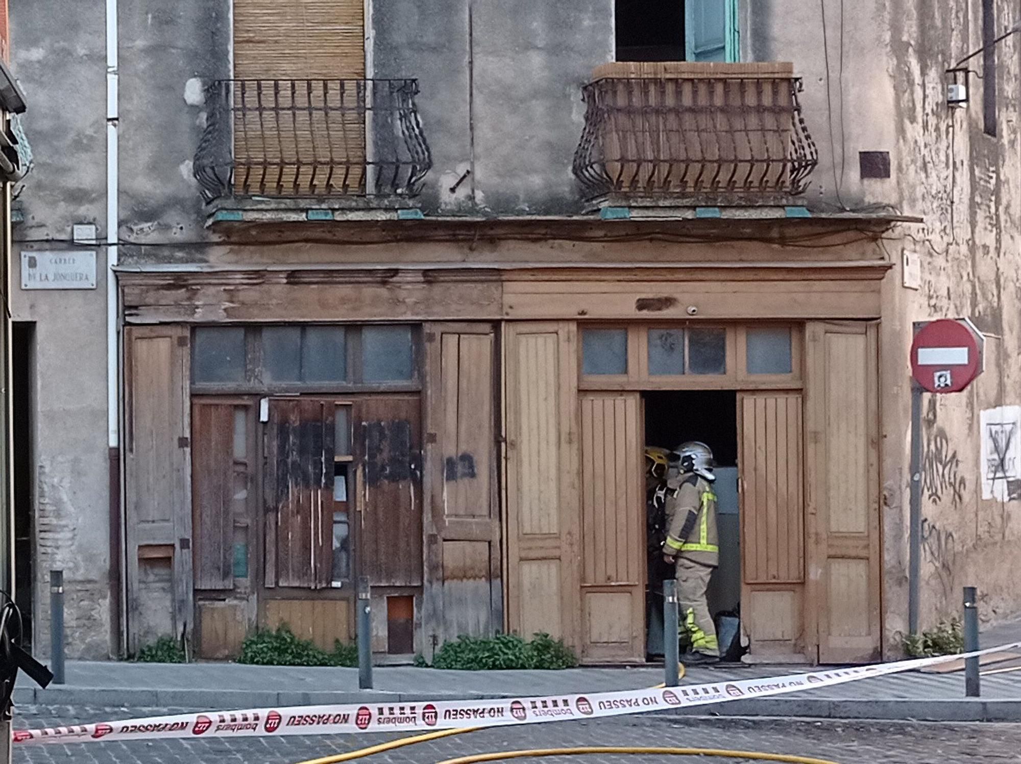 Foc a un habitatge del carrer la Jonquera de Figueres