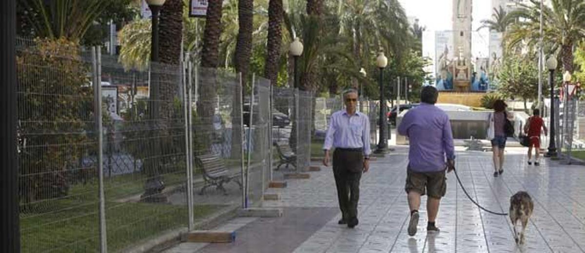 La plaza de los Luceros acoge desde hoy el disparo de once mascletàs por Hogueras