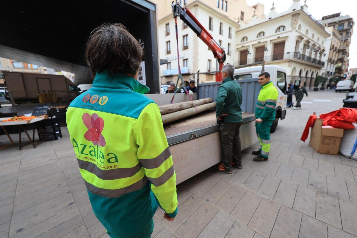 Fotogalería I Vila-real instala su árbol de Navidad más sostenible en la plaza de la Vila