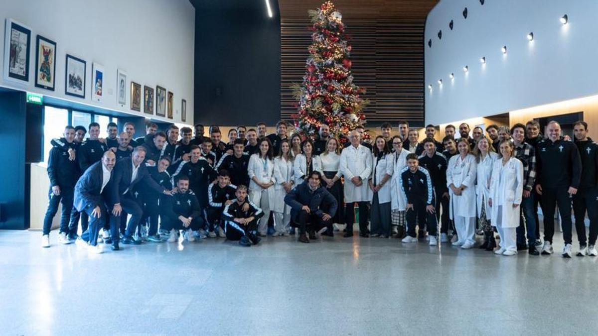 La plantilla del Celta reparte ilusión en el Álvaro Cunqueiro | FDV