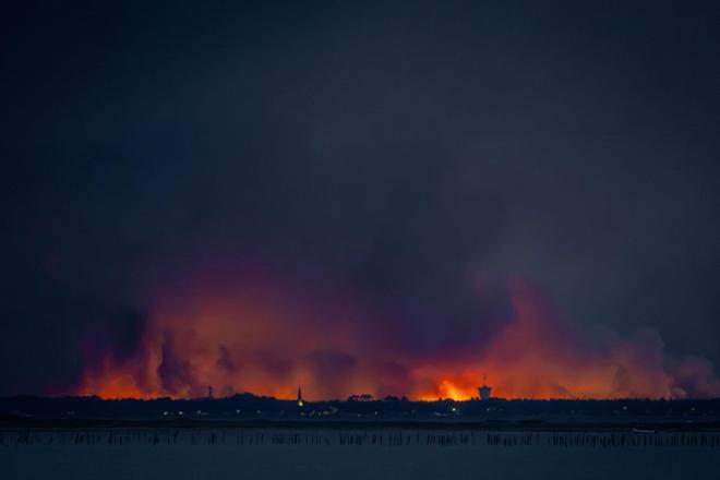 "Animo a los turistas a que consideren otro destino": el fuego no da tregua y vacía el suroeste de Francia con 220.000 evacuados