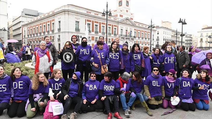 7.000 mujeres se unen en una cadena feminista