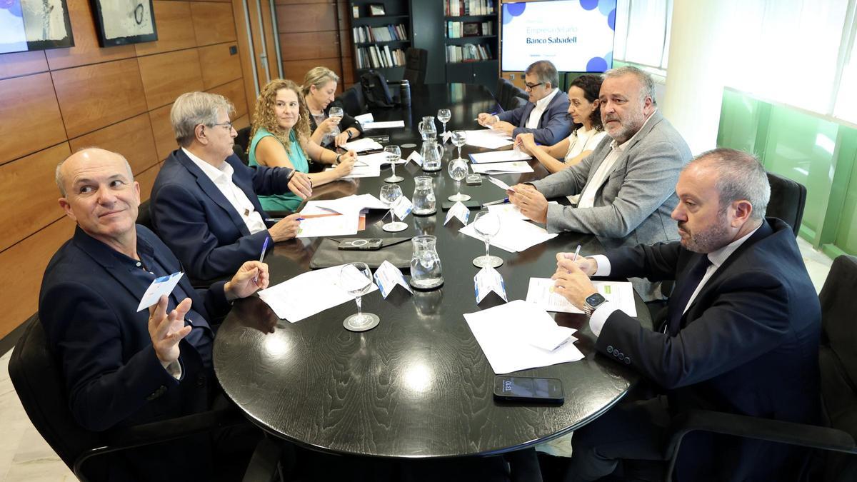 Jurado que elegió a los ganadores de los Premios Empresa del Año Banco Sabadell 2025.