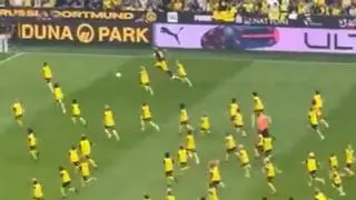 ¿Un futbolista profesional puede ganar a 100 niños? El Dortmund ha hecho realidad el reto y este es el resultado