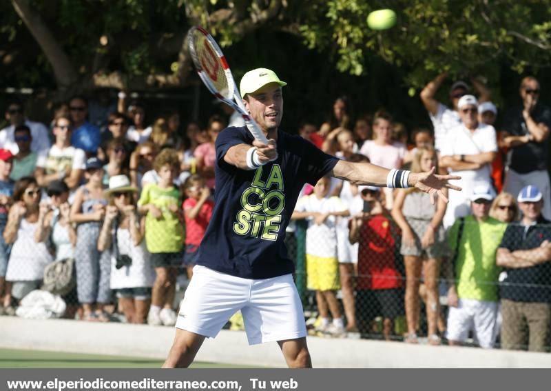 GALERÍA DE FOTOS- Bautista desata la locura peloteando con Ferrer en La Coma