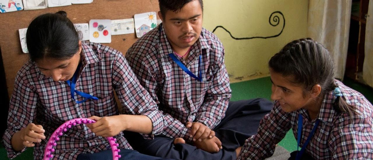 Charla en Elche sobre los niños con discapacidad de Nepal.