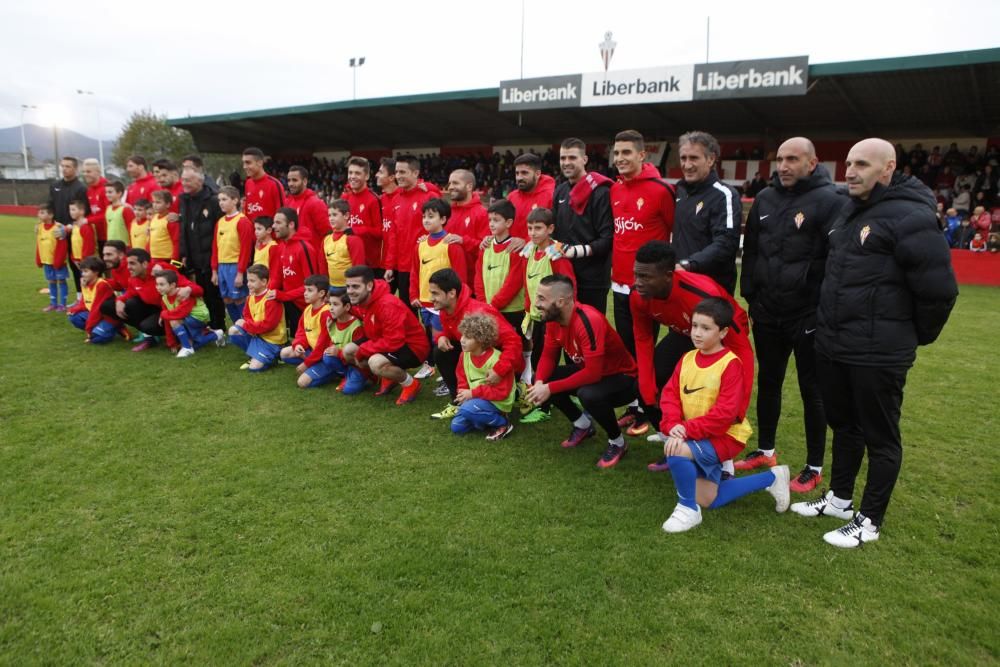 Entrenamiento del Sporting en Navia