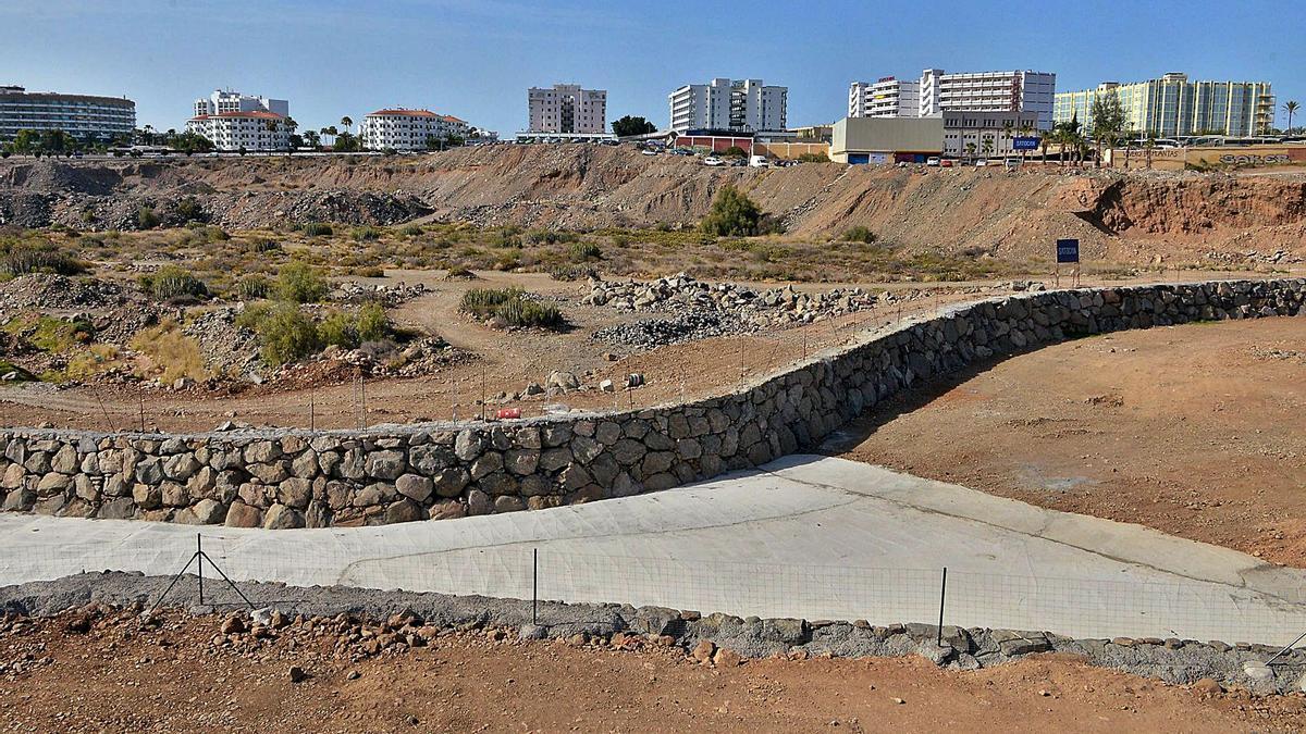 Obras de canalización en el barranco de El Veril para la creación de un parque acuático. | | SANTI BLANCO