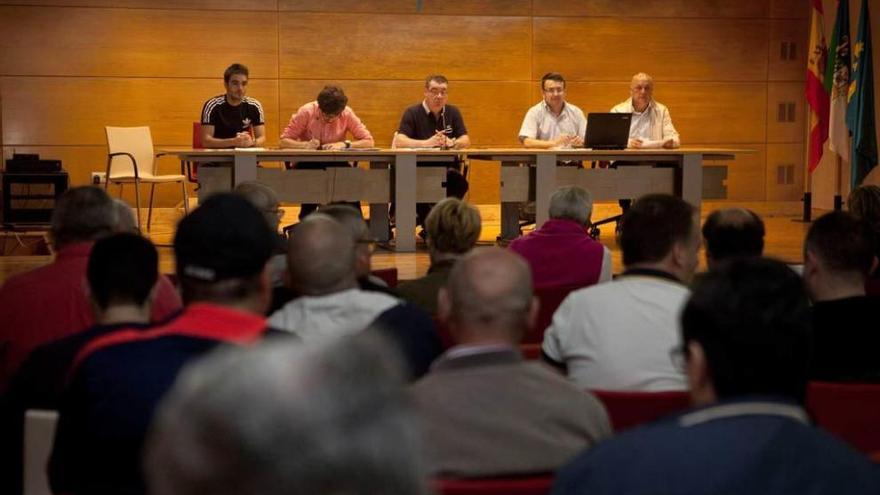 Un momento de la asamblea de socios del Langreo.