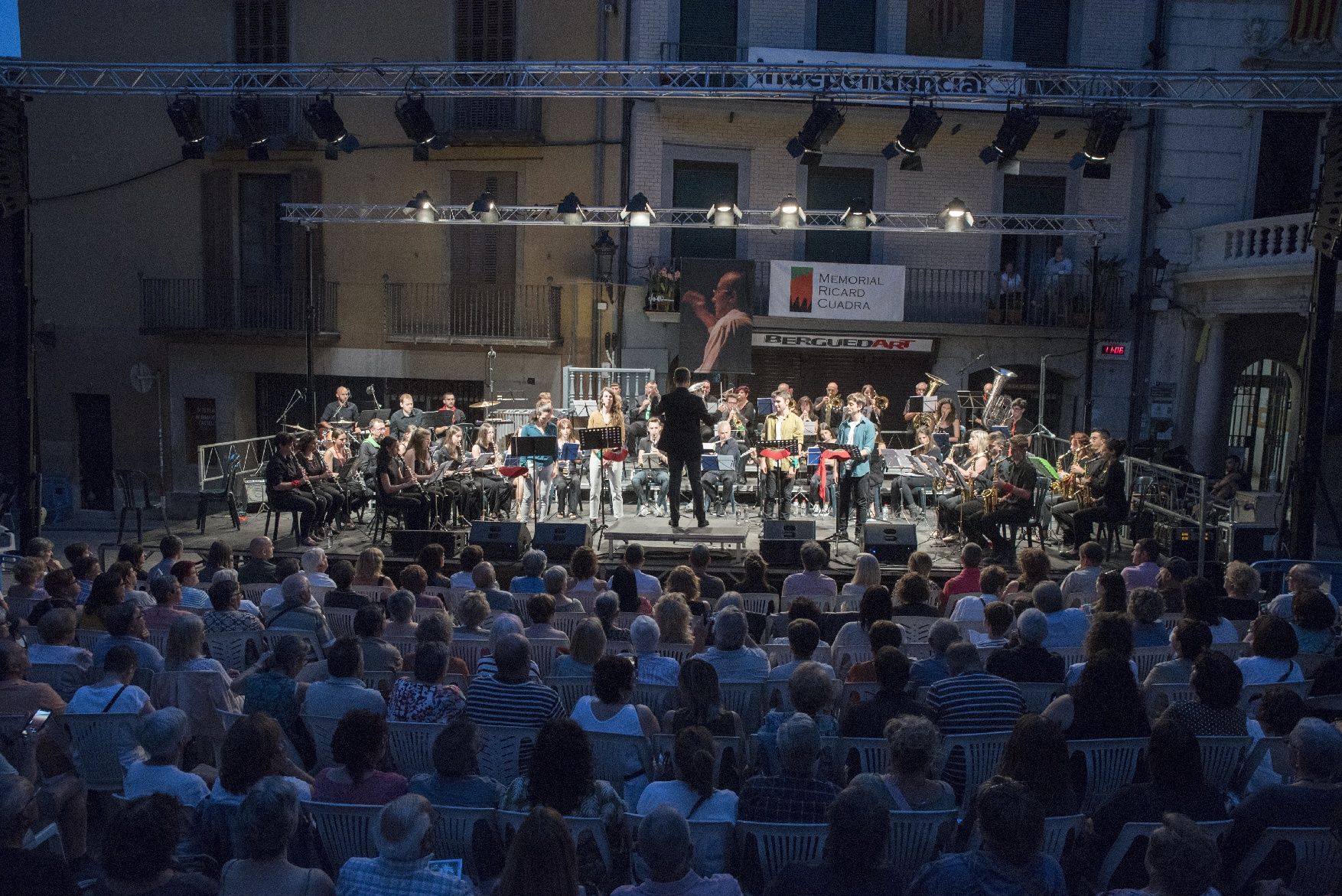 El concert de Patum fa vibrar d'emoció una plaça de Sant Pere plena