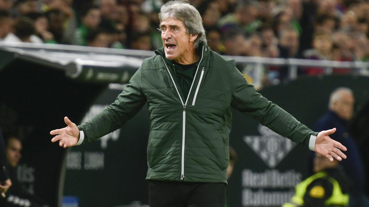 Manuel Pellegrini, durante el Betis-Barcelona de Liga en La Cartuja.