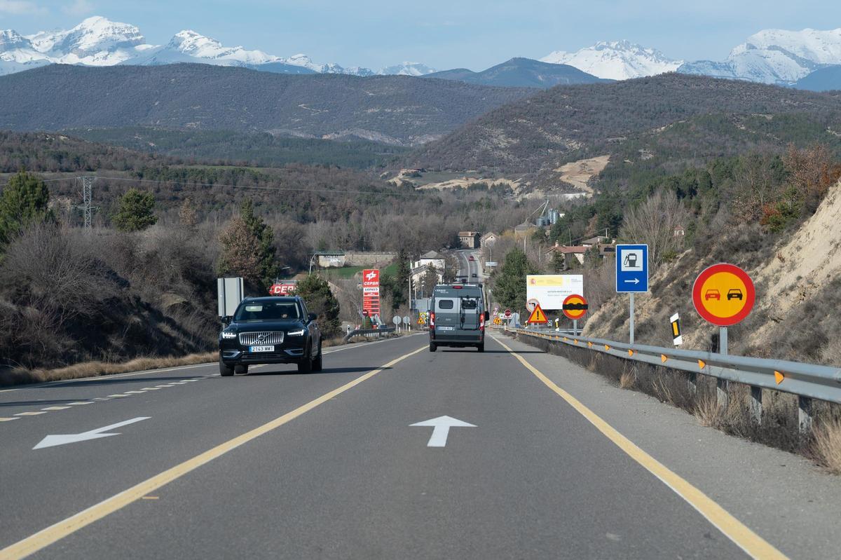 Sabiñánigo vive entre obras paralizadas y retenciones en carretera los domingos