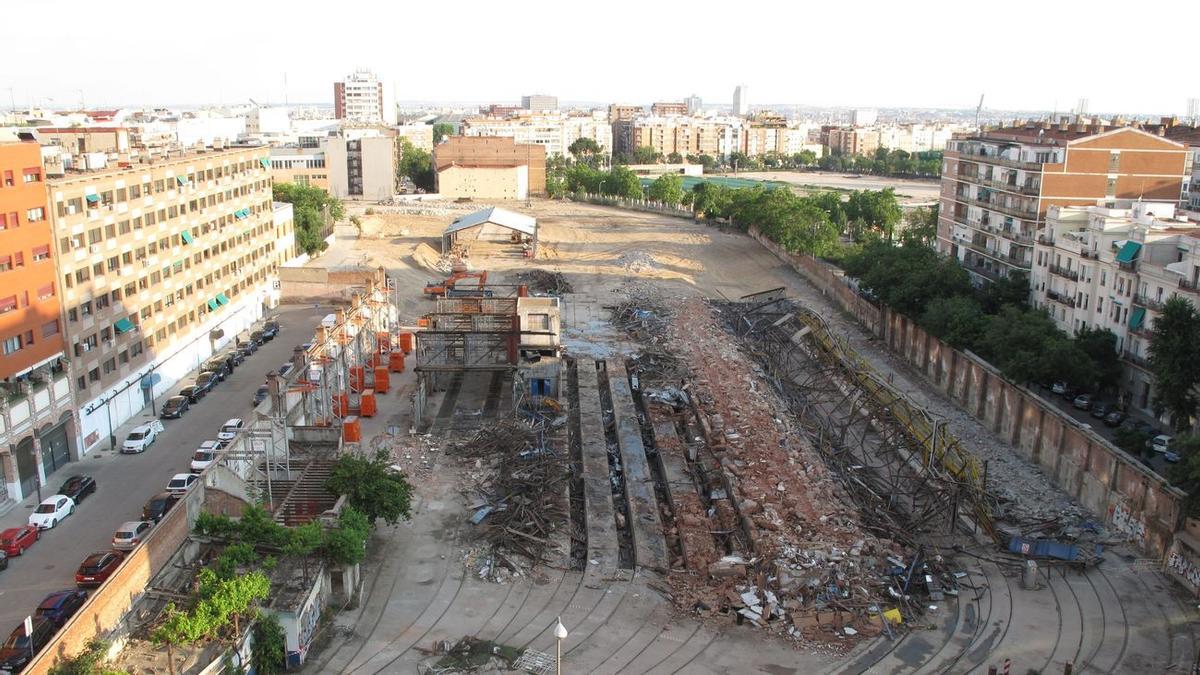 Estado actual del solar que albergaba las antiguas cocheras de Metro.