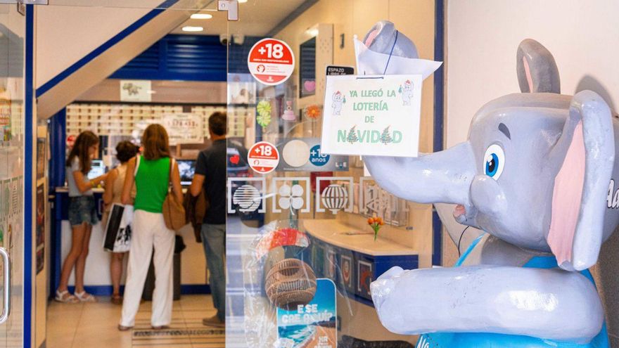 Un ojo en la navidad en pleno verano