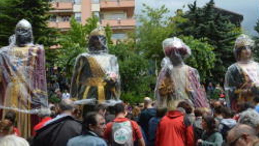 Els quatre gegants amb l&#039;impermeable