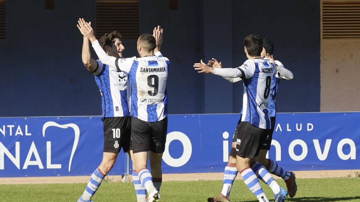La conexión de Bizarrap con el Real Avilés: el artista comparte en sus redes el vídeo de celebración de los blanquiazules tras vencer al Pontevedra