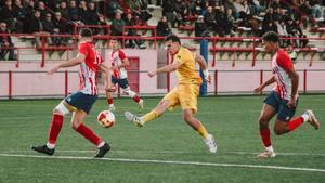 Ignasi Quer, rematando a puerta